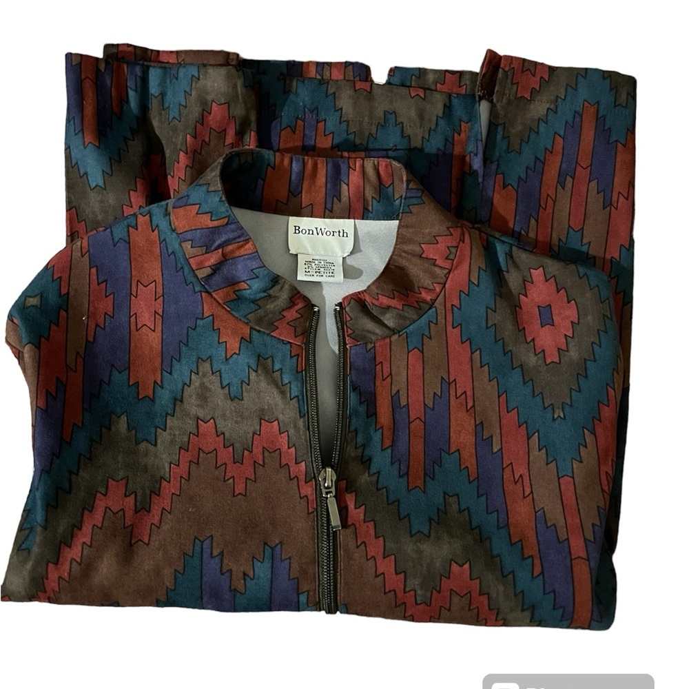 Bon Worth woman’s light zipper jacket.